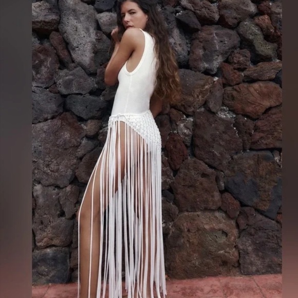 Zara Skirt - Picture 2 of 12